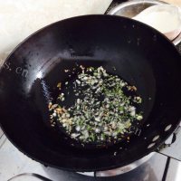 自制韭菜鸡蛋灌饼做法图解4)