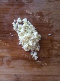 DIY蒜蓉油麦菜做法图解2)