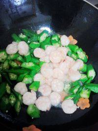 家常菜虾仁炒秋葵