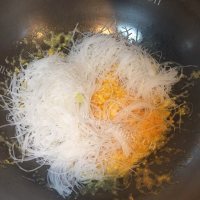 蛋黄粉红煲做法图解6)