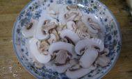 美味韭菜炒蘑菇的做法图解三