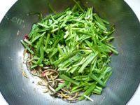 食欲满满的韭菜炒鳝丝做法图解6)