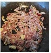 家常菜雪菜炒肉丝做法图解5)