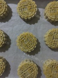 自制广式五仁月饼做法图解15)