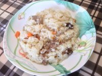色泽鲜亮的羊肉抓饭
