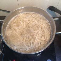 热腾腾的炸酱面做法图解6)