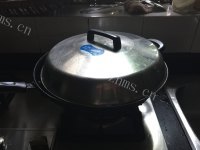 美味的南瓜蝴蝶卷做法图解3)