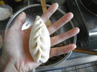 美味白菜榛蘑猪肉包子做法图解14)