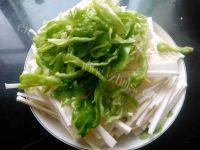 家常菜青椒炒茭白做法图解1)