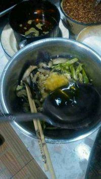 家常菜凉拌茄子做法图解6)