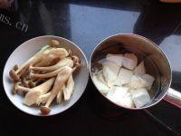 山药菌菇母鸡汤做法图解6)