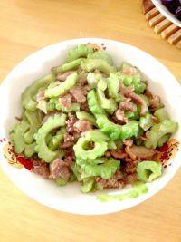 家常菜苦瓜炒肉丝