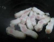 健康美味的胡萝卜土豆烧肉做法图解7)