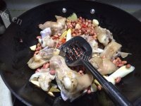 美味的花生炖猪蹄做法图解5)
