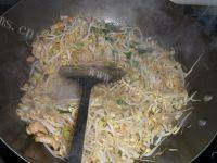 家常菜绿豆芽炒肉丝做法图解4)