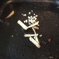 美味的猪肉焖土豆做法图解9)
