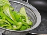 青椒肉片做法图解2)