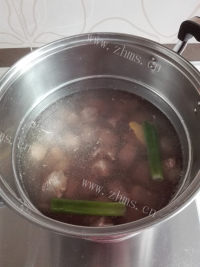 浓香南瓜牛肉汤做法图解3)