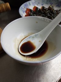 香飘十里的凉拌皮蛋做法图解3)