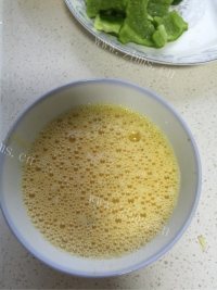 诱人的韭菜炒鸡蛋做法图解1)