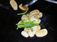 美味蚝油炒鱼糕做法图解7)