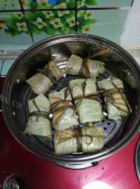 美味的腊肠荷叶饭做法图解11)