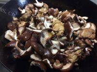 家常菜香菇焖鸡肉做法图解7)
