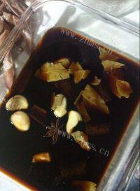 酱香鸭舌做法图解2)