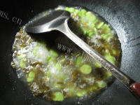 好吃的雪菜虾仁蚕豆羹做法图解5)