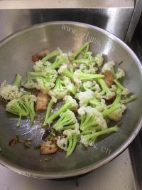 家常菜干煸菜花做法图解10)