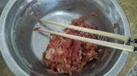 口感不错的芦笋炒肉丝做法图解3)