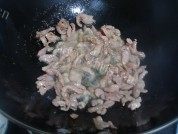 家常菜金针菇烧肉做法图解3)