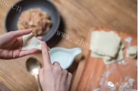 唇齿留香的红油抄手做法图解3)