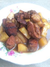 诱人的土豆红烧肉做法图解11)