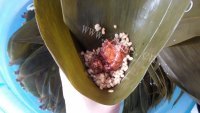 好吃的酱香排骨粽做法图解4)