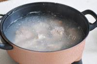 土茯苓山药排骨汤的做法图解二