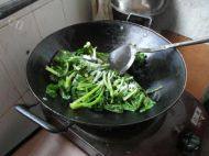 家常菜蒜茸菜心做法图解4)