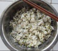 美味的蒸槐花做法图解2)
