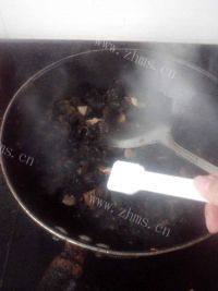 家常菜木耳炒肉做法图解8)