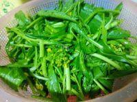 家常菜腊肉炒菜心做法图解1)