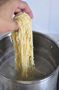 北方特色美食之肥肠小面做法图解25)