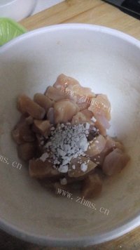 自制香酥鸡米花做法图解2)
