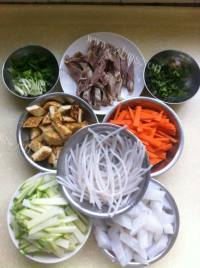 牛肉汤烩萝卜菜做法图解2)