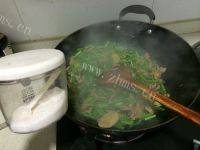 家常菜蒜薹炒肉丝做法图解6)