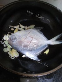 美味的家常红烧鲳鱼做法图解5)