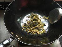 美味蒜香鳝鱼煲做法图解4)