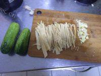 美味的凉拌油豆皮做法图解1)