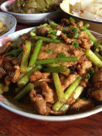 家常菜蒜苔炒肉