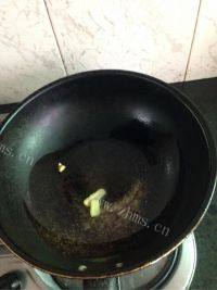 家常菜排骨炖芋头做法图解2)