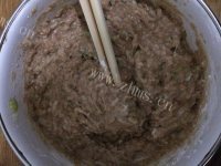 美味的猪肉丸子做法图解4)